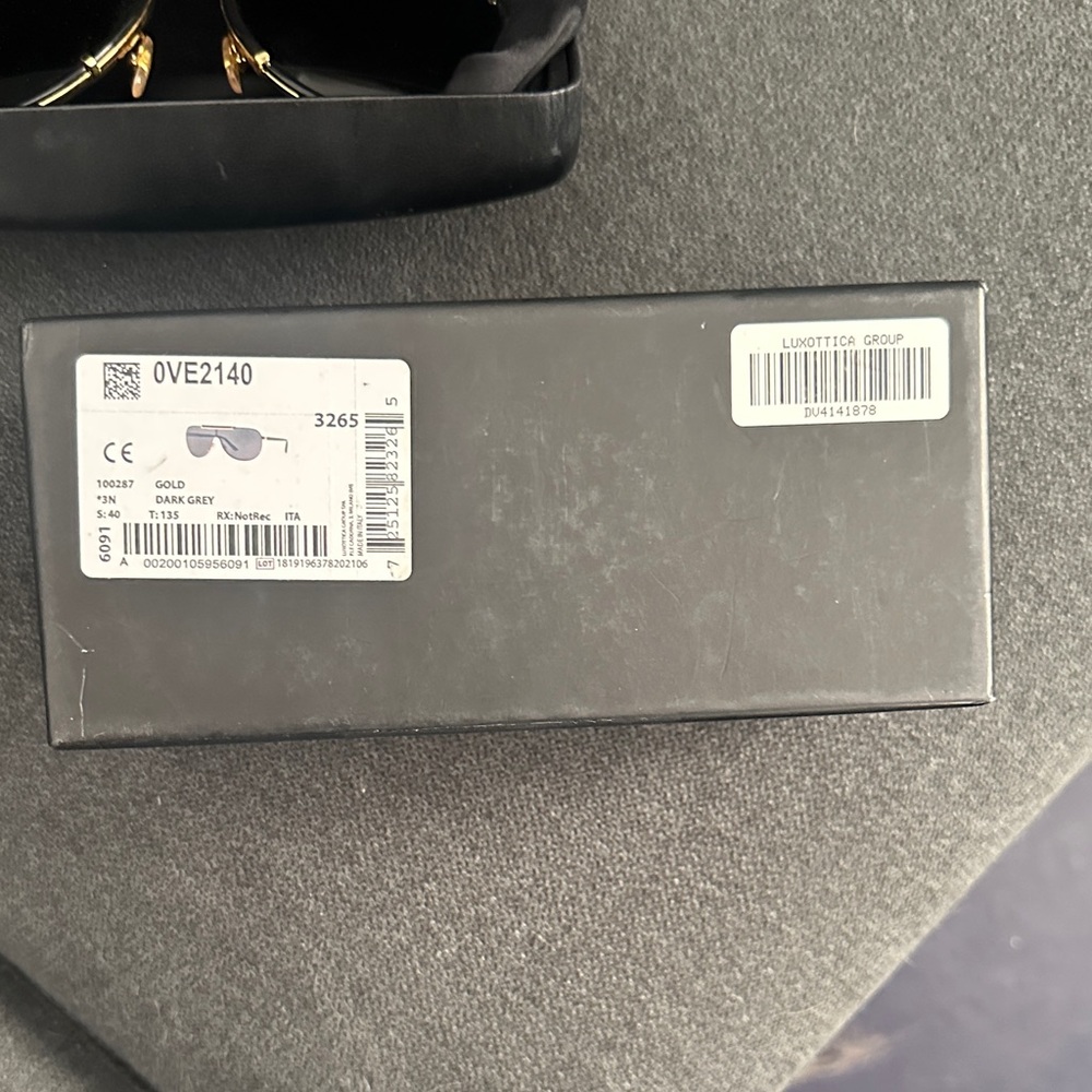 Versace sunglasses with box/case - Picture 11 of 11